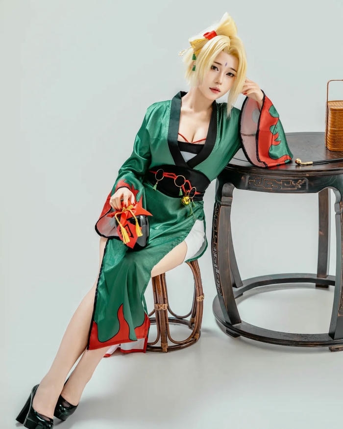 Ảnh cosplay Tsunade mang diện mạo sắc sảo cuốn hút