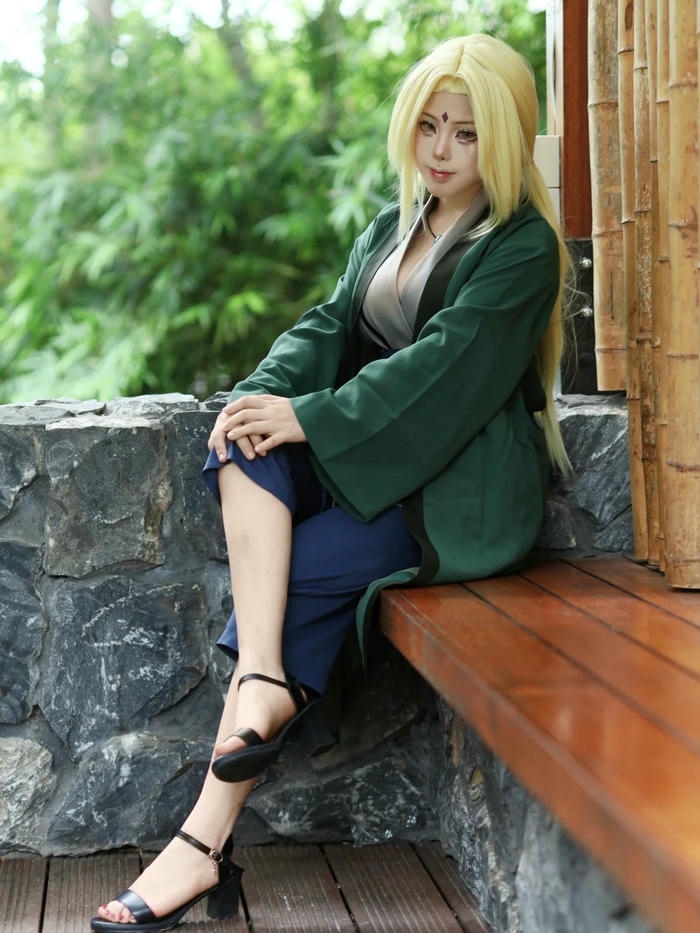 Ảnh cosplay Tsunade mang thần thái mạnh mẽ ấn tượng