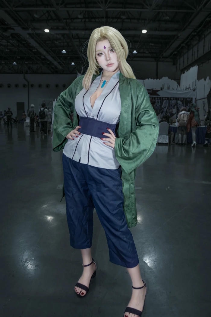 Ảnh cosplay Tsunade với phong cách nhân vật tinh tế
