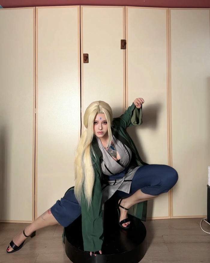 Ảnh cosplay Tsunade với thần thái nổi bật mạnh mẽ