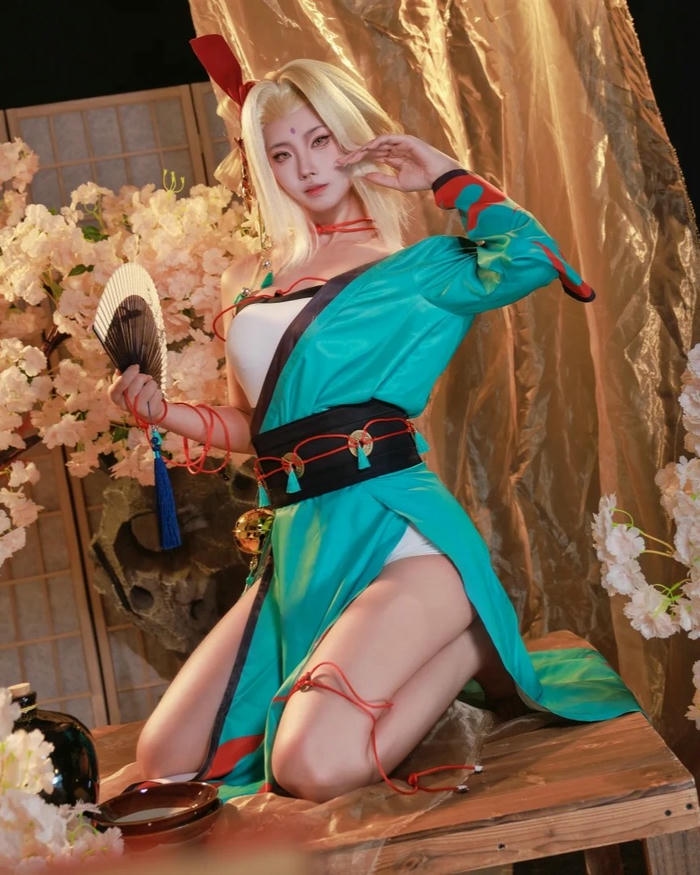 Ảnh cosplay nhân vật Tsunade với diện mạo xinh đẹp