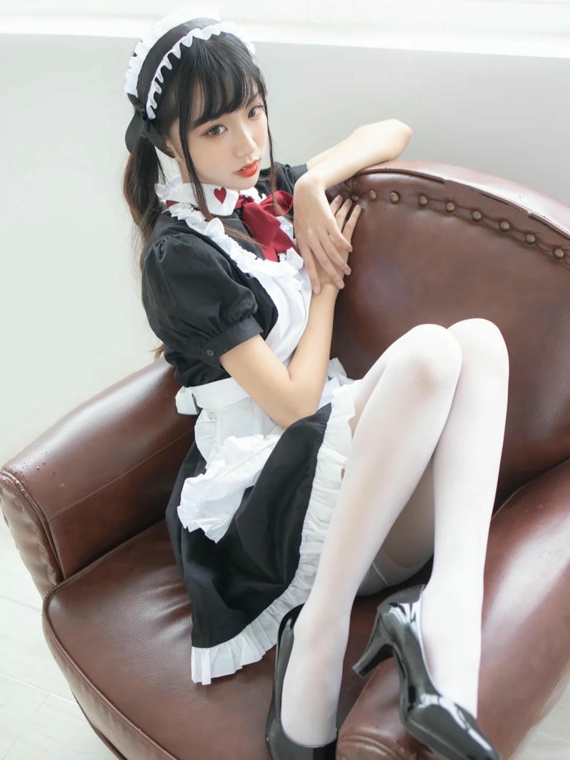 Cosplay hầu gái với diện mạo thanh tú duyên dáng