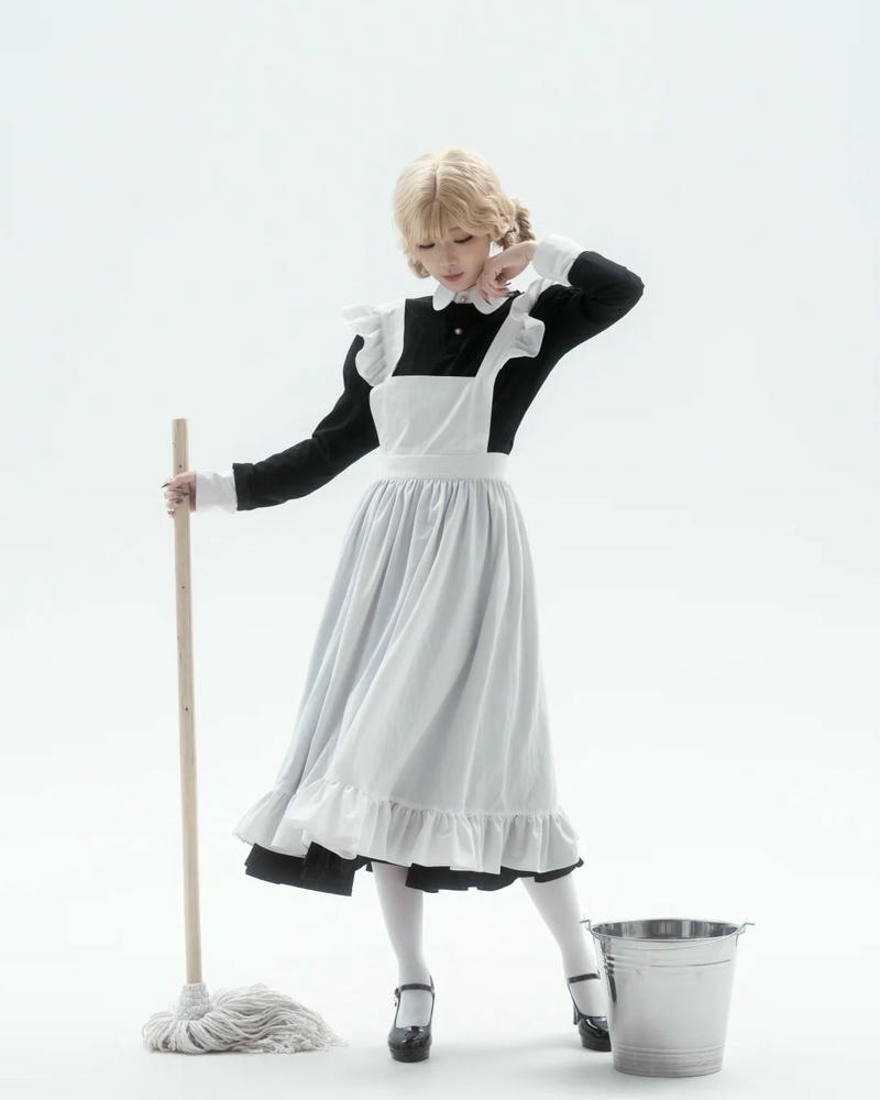Cosplay hầu gái với vẻ ngoài thanh thoát duyên dáng