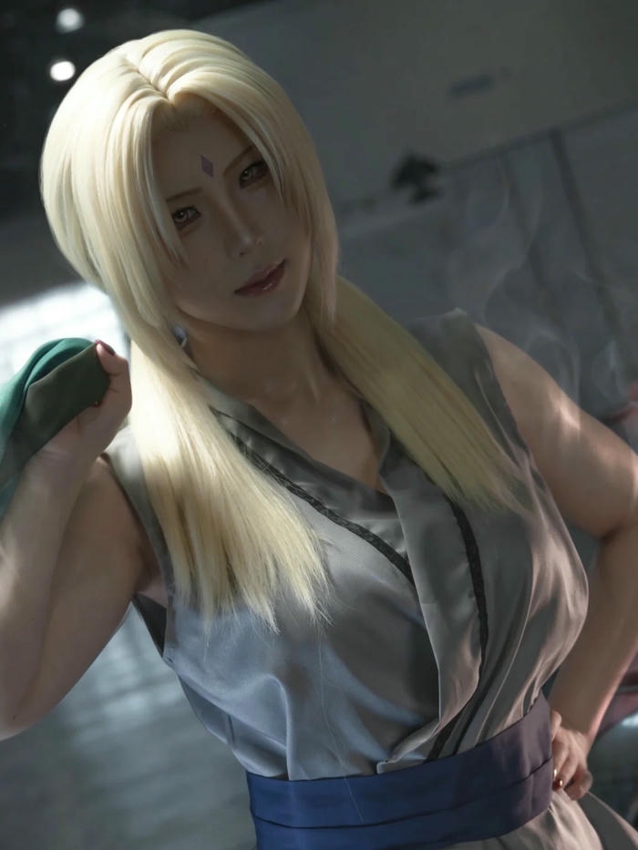 Hình Tsunade cosplay mang phong thái mạnh mẽ cuốn hút
