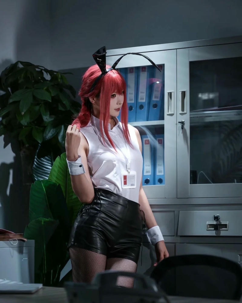 Hình ảnh Makima trong trang phục cosplay nổi bật