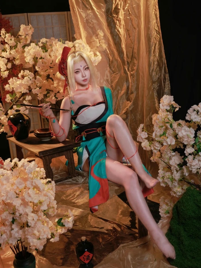 Hình ảnh Tsunade cosplay có nét đẹp cuốn hút