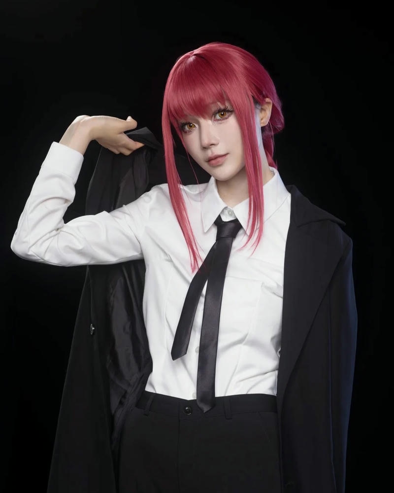 Hình cosplay Makima mang thần thái quyền lực