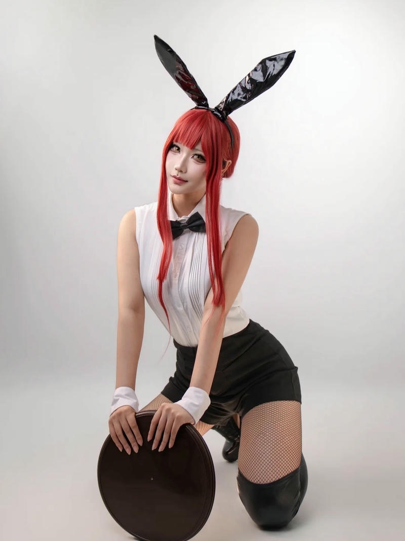 Makima cosplay có diện mạo thanh lịch đầy ấn tượng