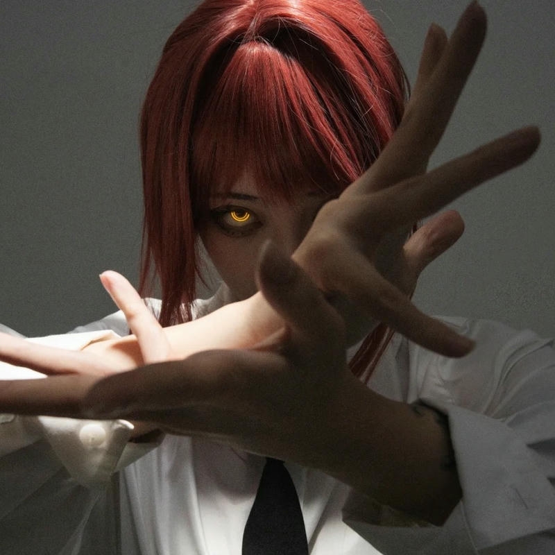 Makima cosplay có diện mạo tự tin và nổi bật