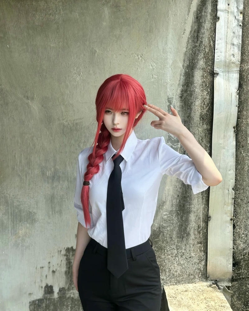 Makima cosplay mang phong cách thanh lịch ấn tượng