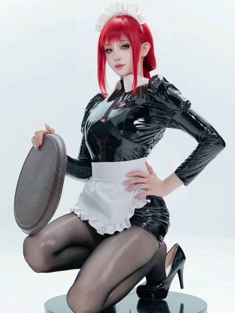Makima cosplay mang thần thái bí ẩn rất nổi bật