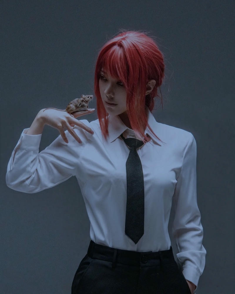 Makima cosplay mang vẻ đẹp quyến rũ pha bí ẩn