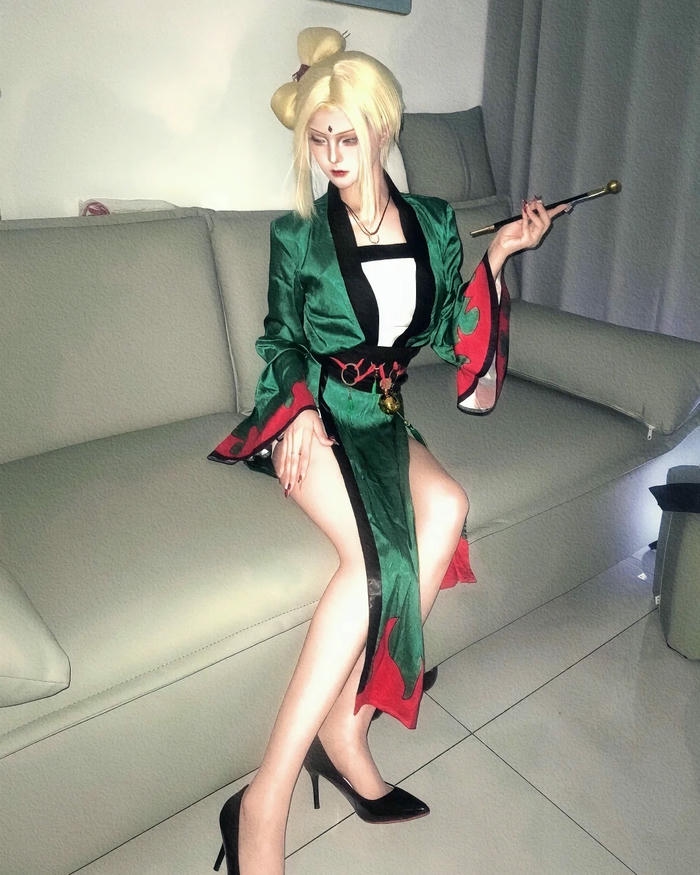 Mẫu cosplay Tsunade với thần thái duyên dáng ấn tượng