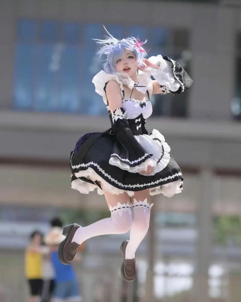 Mẫu cosplay hầu gái có diện mạo xinh xắn