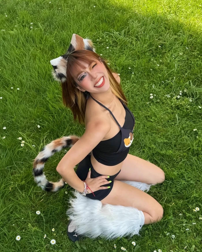 Mẫu cosplay mèo với vẻ ngoài duyên dáng