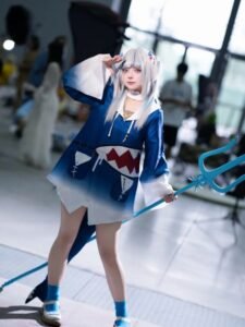Ngắm  8+ ảnh Yaoyaoqwq cosplay Gura quá dễ thương