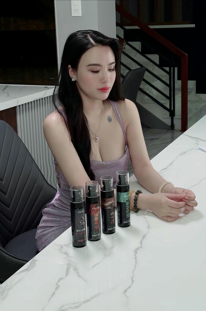 Ảnh Linh Miu mang thần thái tự tin cuốn hút