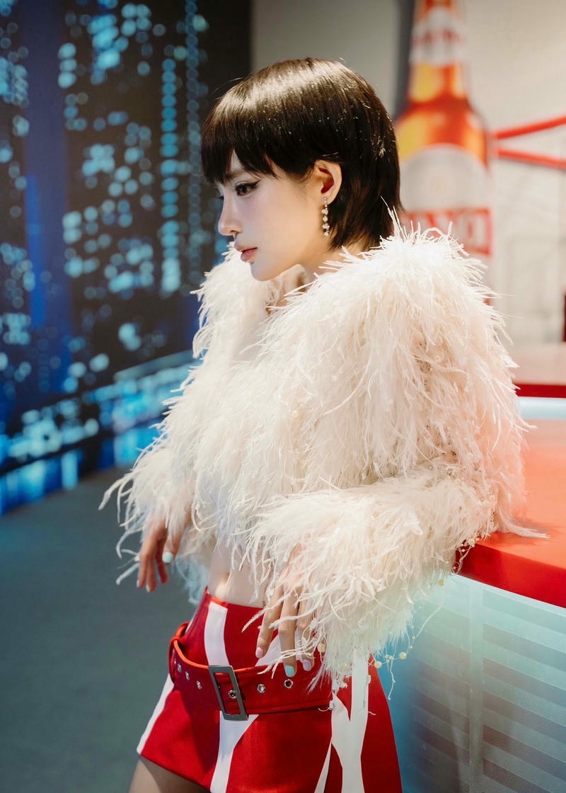 Cô nàng LyLy sở hữu thần thái tự tin duyên dáng