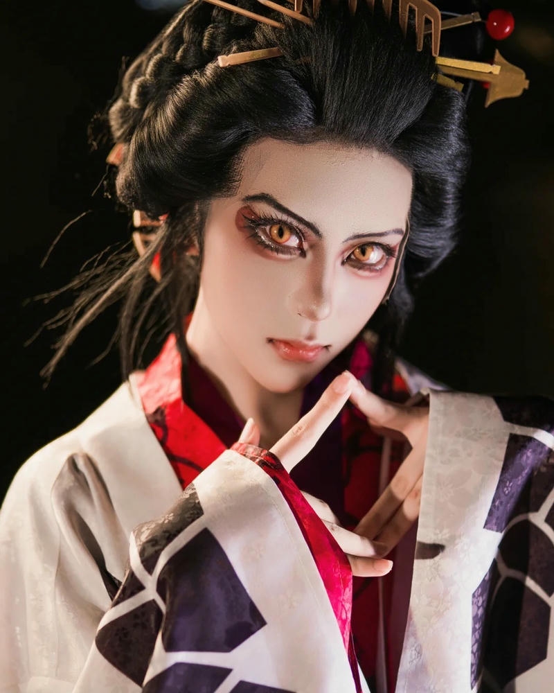 Daki cosplay mang phong thái sang trọng nổi bật
