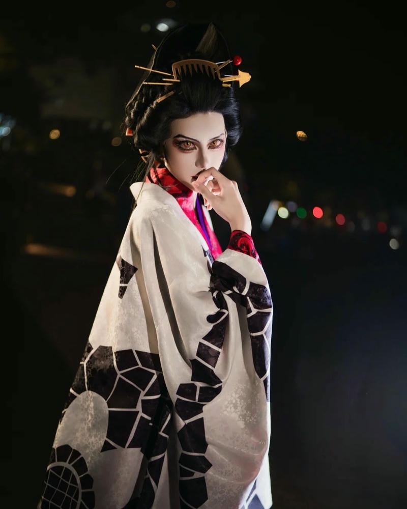 Daki cosplay mang thần thái quyến rũ tinh tế