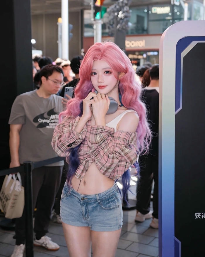 Gái Trung Quốc Cosplay có thần thái tự nhiên