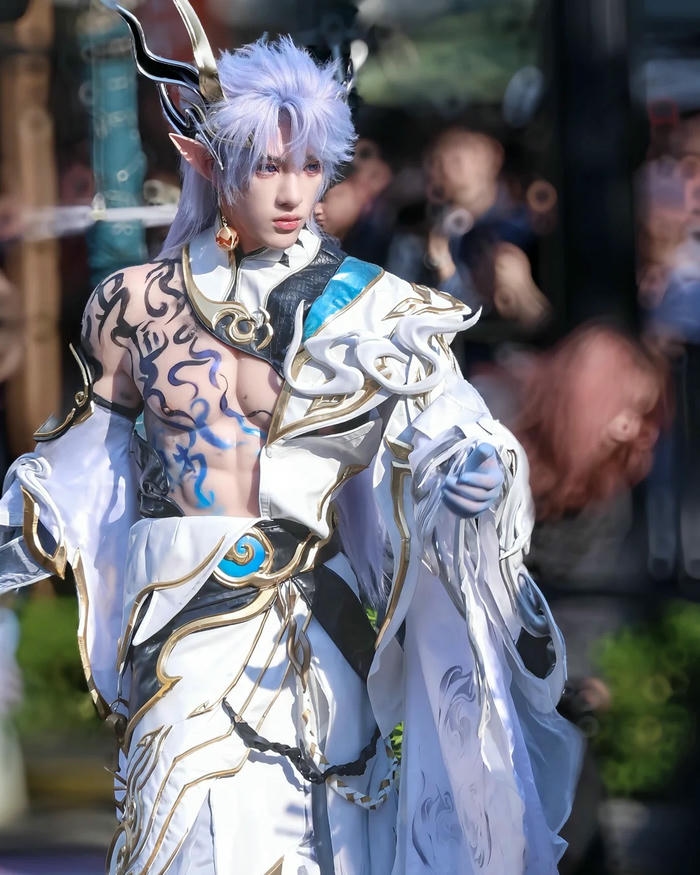 Gái Trung Quốc Cosplay với vẻ ngoài trẻ trung