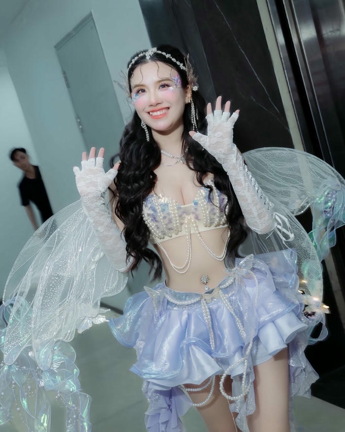 Hình Linh Miu sở hữu nét đẹp duyên dáng