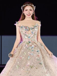 Bộ sưu tập 90+ ảnh Hoà Minzy sexy được quan tâm nhất