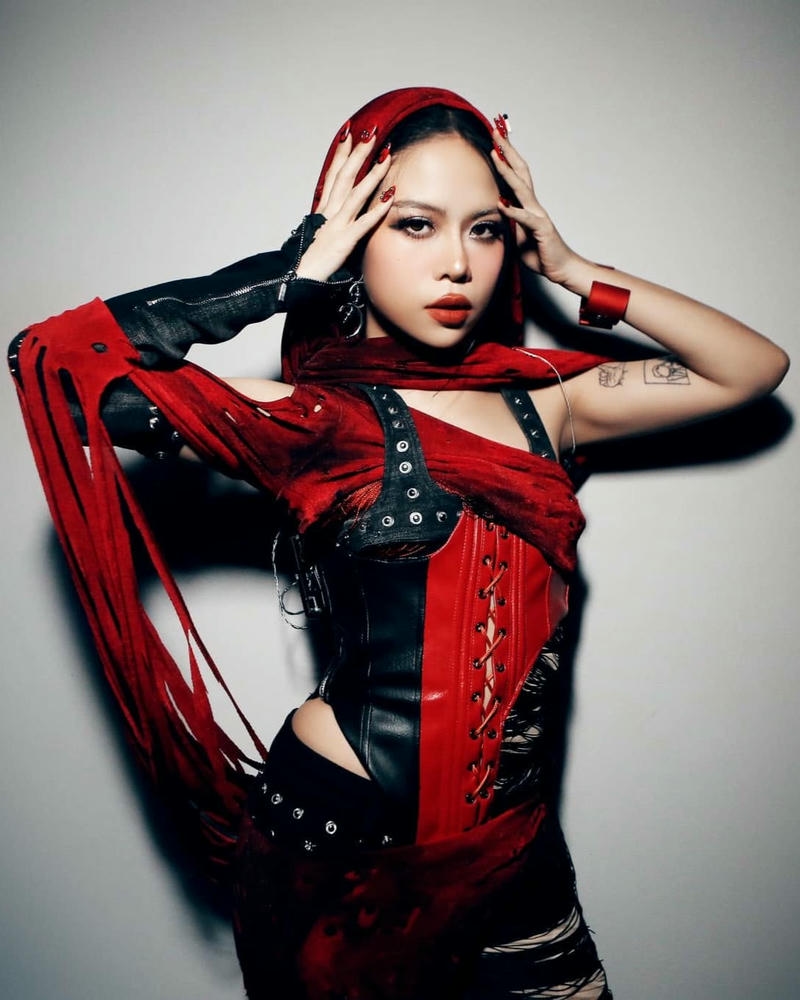 Hình ảnh Tlinh sexy gợi cảm