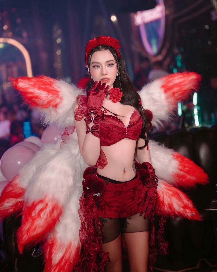 Linh miu Sexy có diện mạo thanh tú duyên dáng