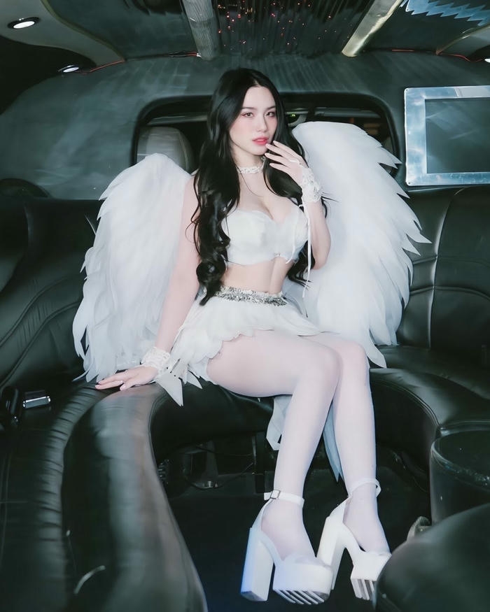 Linh miu Sexy mang vẻ ngoài nổi bật cuốn hút