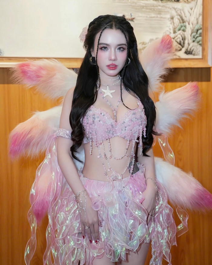 Linh miu Sexy sở hữu diện mạo xinh xắn