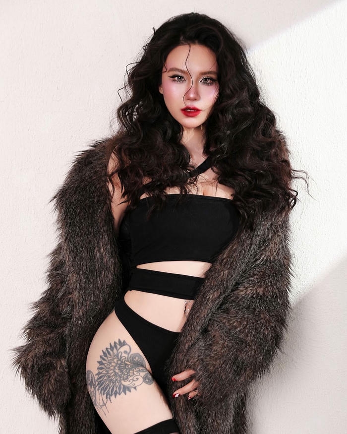 Linh miu Sexy với diện mạo nổi bật thanh lịch