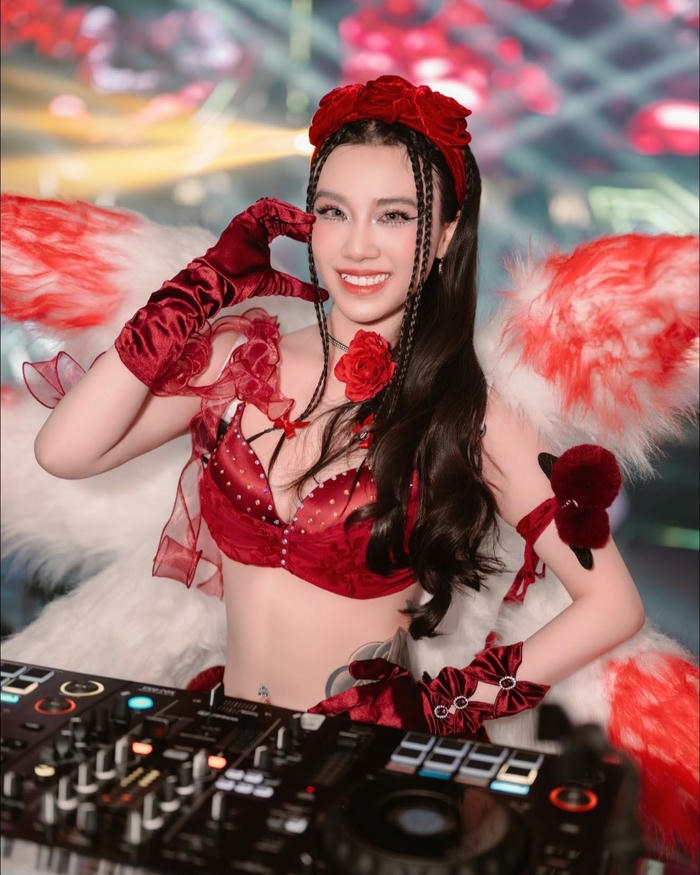 Linh miu Sexy với thần thái quyến rũ tinh tế