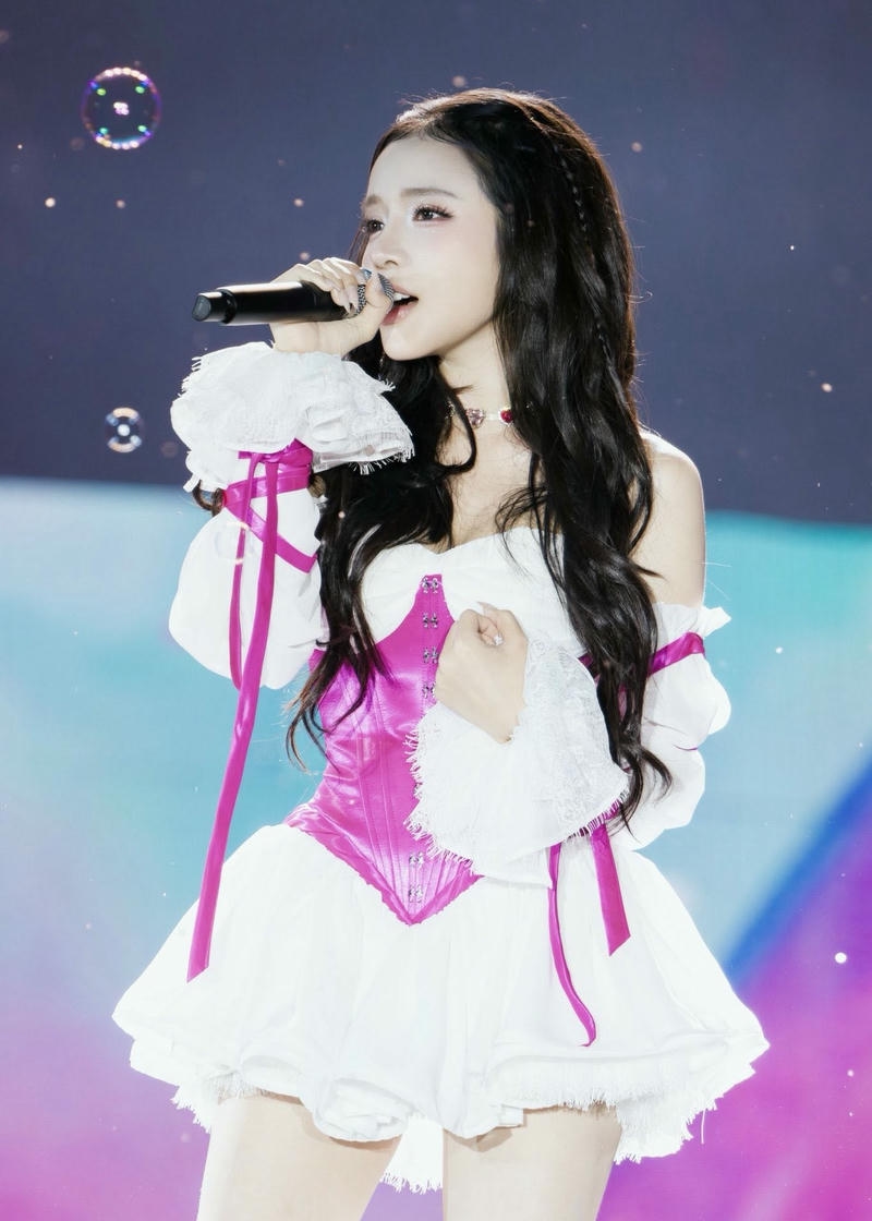 LyLy sexy mang nét đẹp sang trọng đầy thu hút
