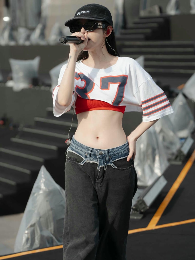 LyLy sexy mang phong cách gợi cảm đầy tinh tế