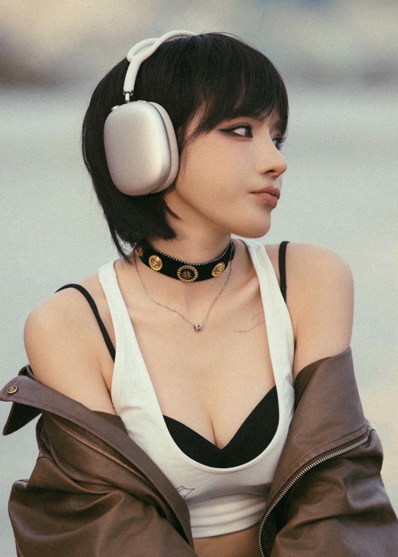 LyLy sexy mang thần thái cuốn hút tự nhiên