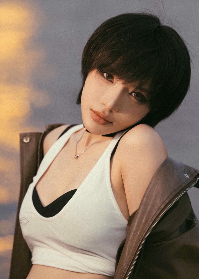 LyLy sexy mang vẻ ngoài gợi cảm và thanh lịch