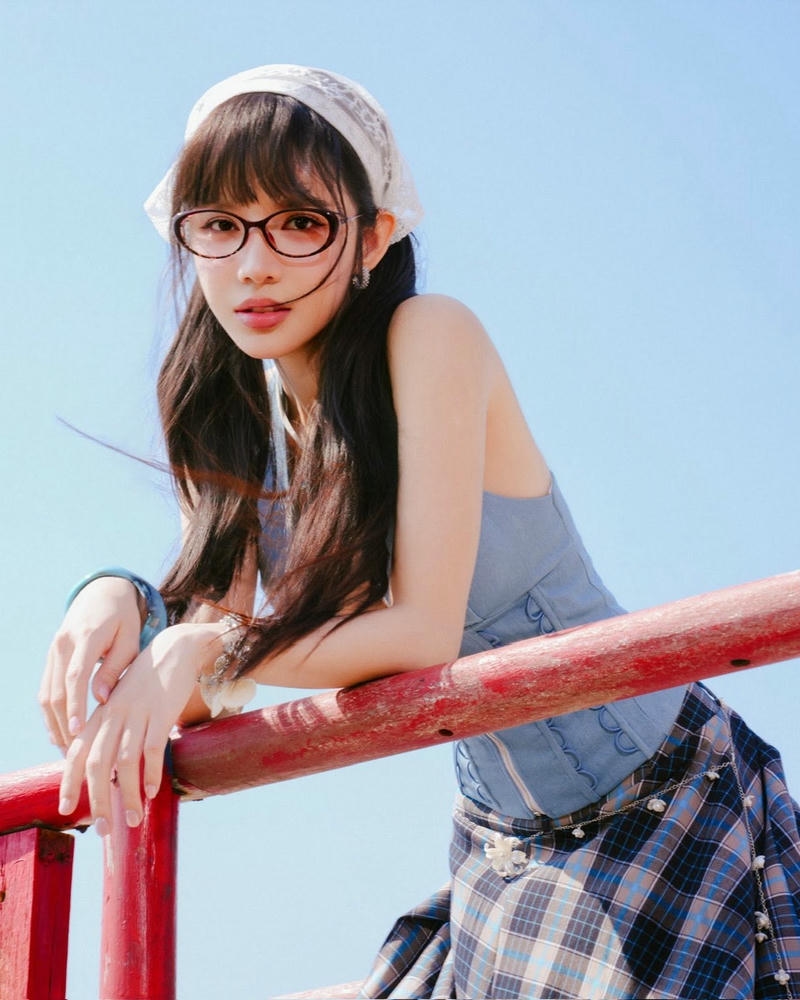 LyLy sexy sở hữu diện mạo nổi bật đầy nữ tính