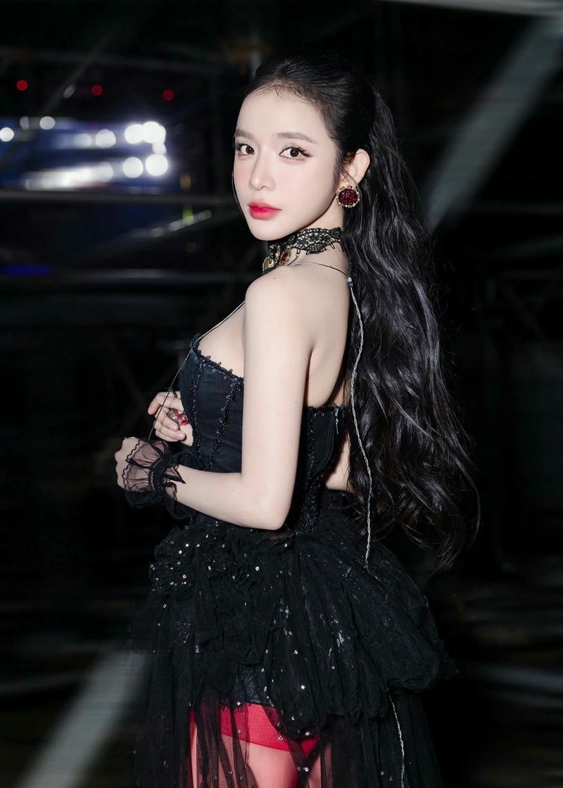 LyLy sexy với diện mạo duyên dáng và nổi bật