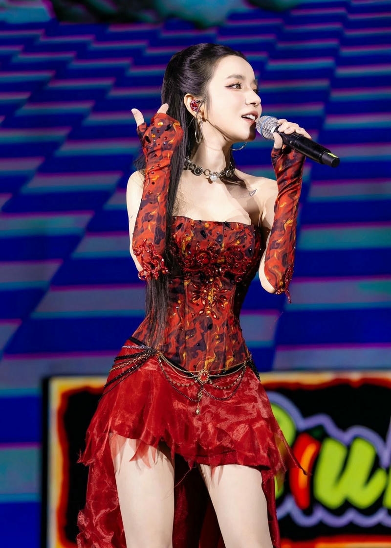 LyLy sexy với phong thái quyến rũ đầy cá tính