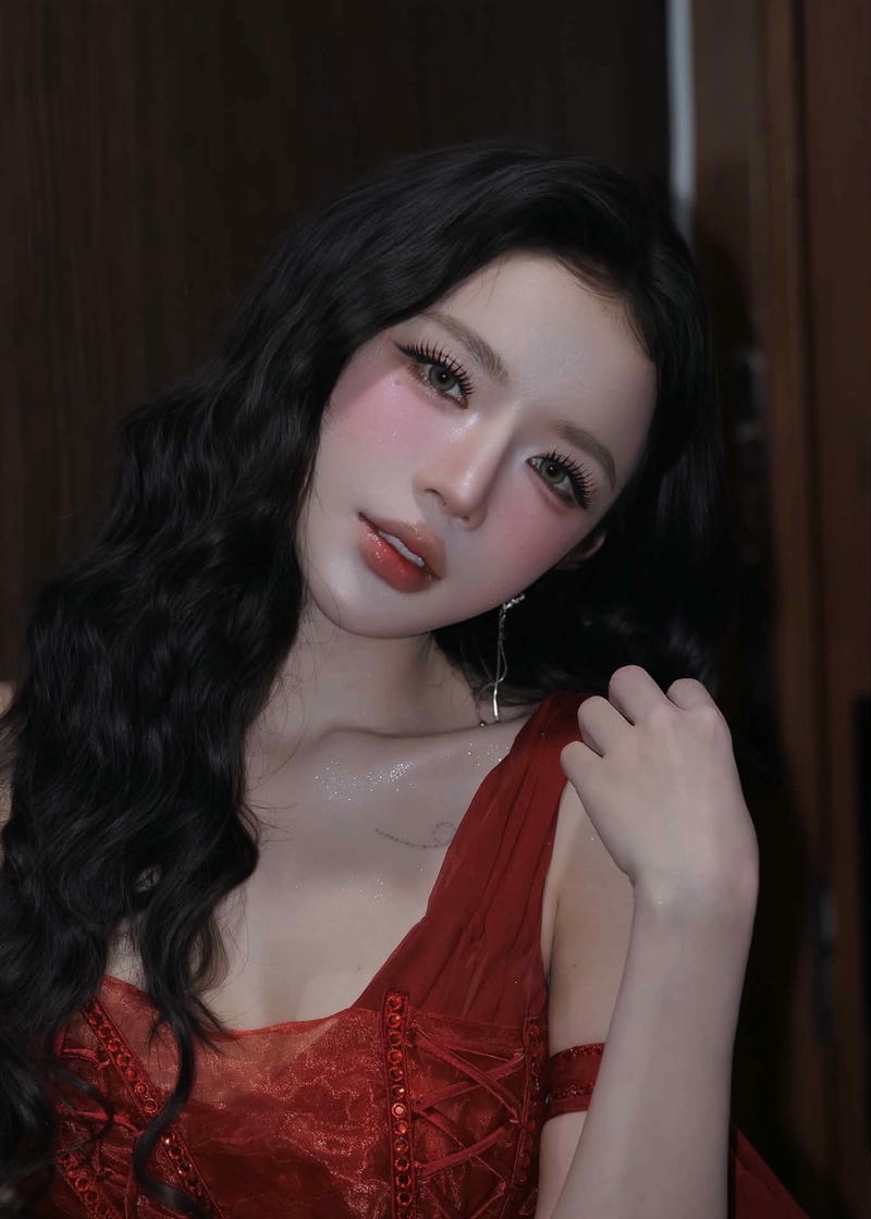 LyLy sexy với phong thái tự tin và duyên dáng