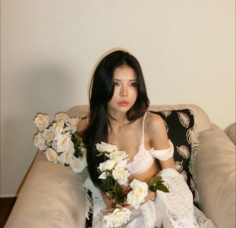 Mai Dora cuốn hút cùng nét đẹp nữ tính tinh tế