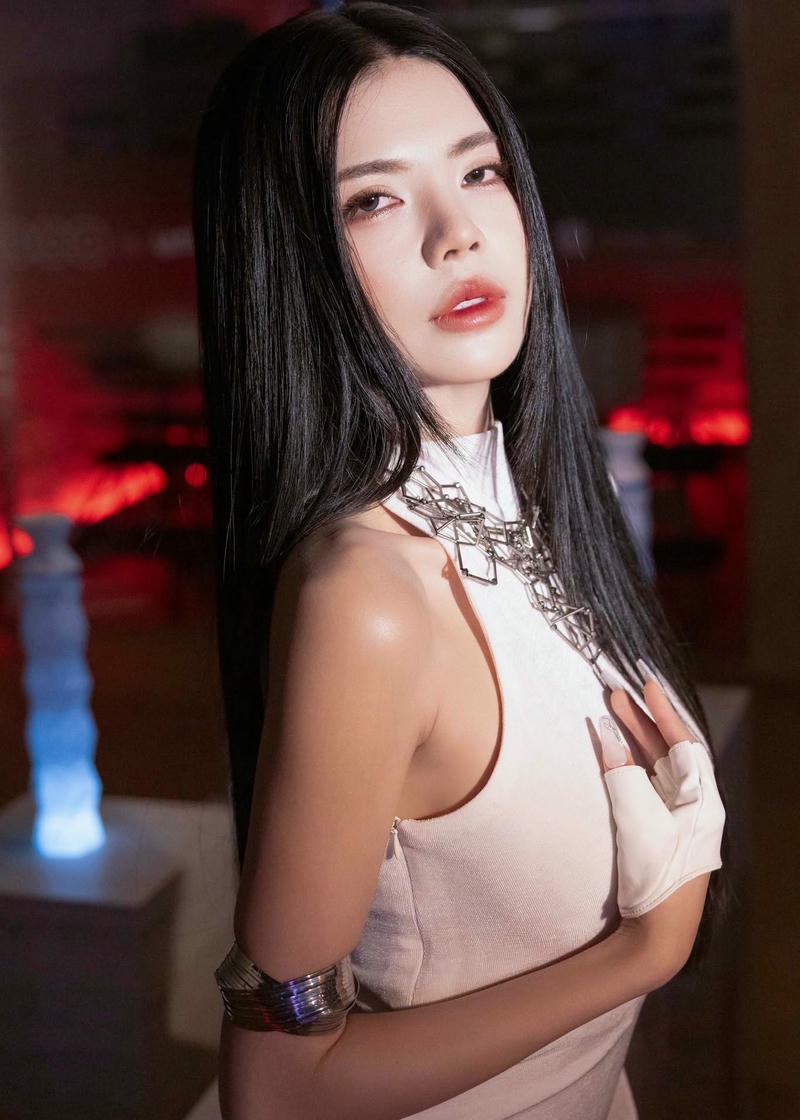 Mai Dora sexy cùng ánh nhìn tự tin cuốn hút