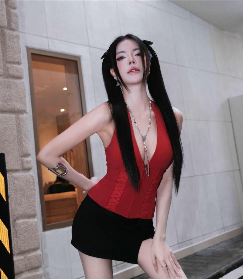 Mai Dora sexy cùng diện mạo rạng ngời nổi bật