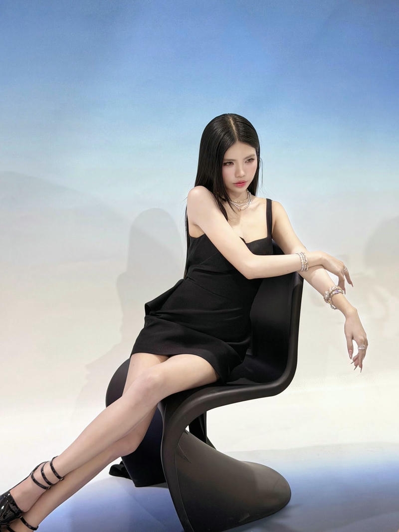Mai Dora sexy mang diện mạo sang trọng ấn tượng