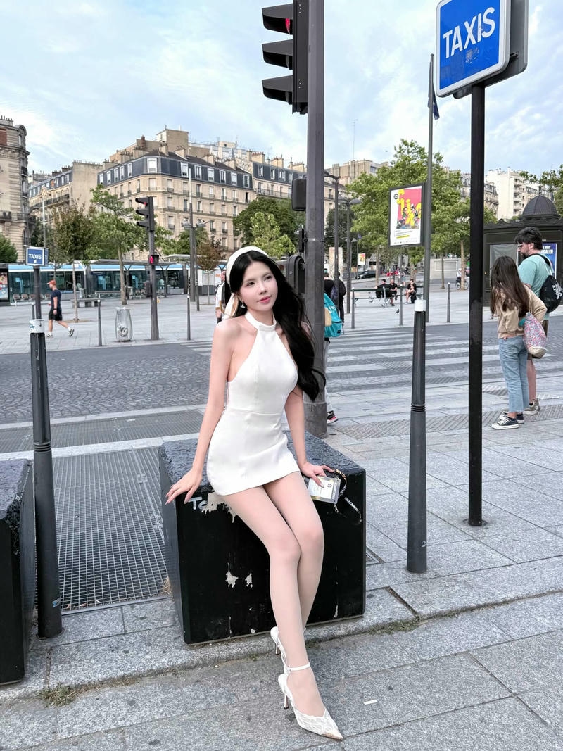 Mai Dora sexy mang phong cách cá tính đầy sức hút