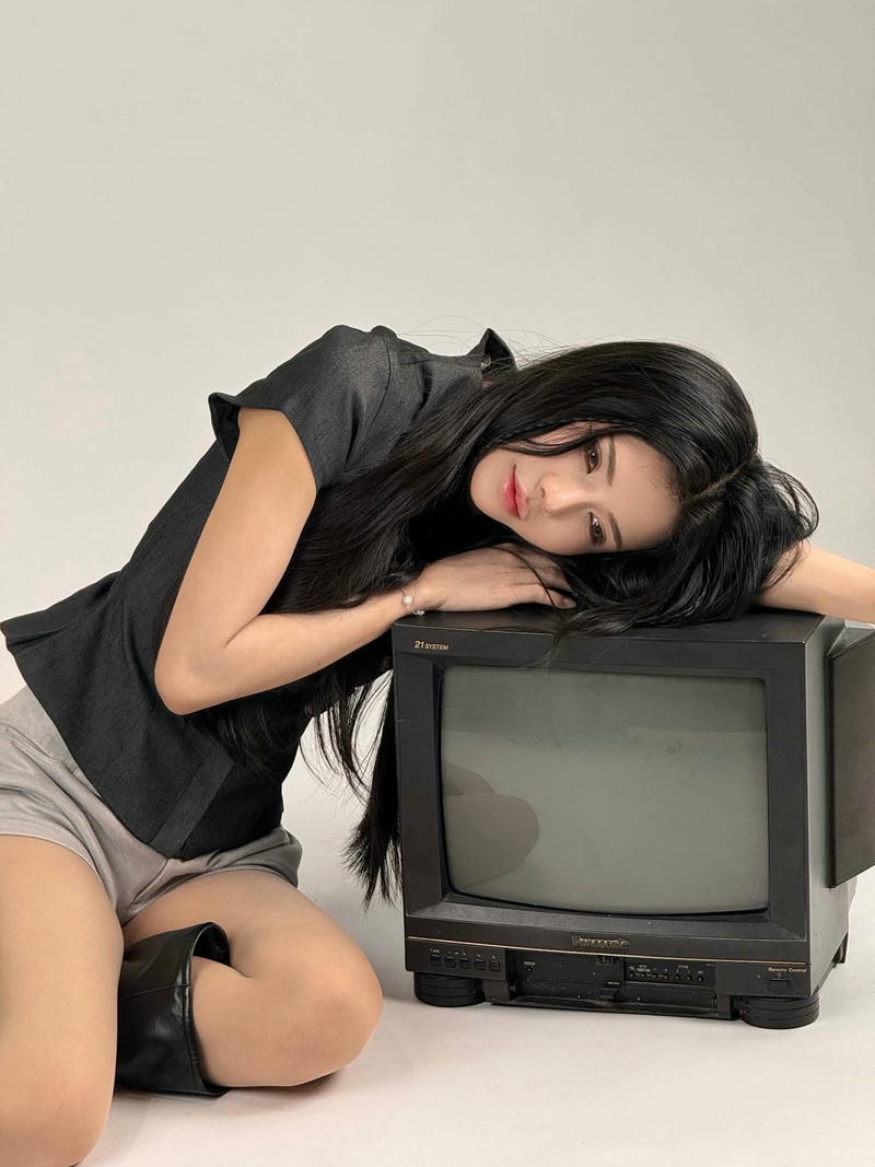 Mai Dora sexy thể hiện thần thái thanh lịch tinh tế