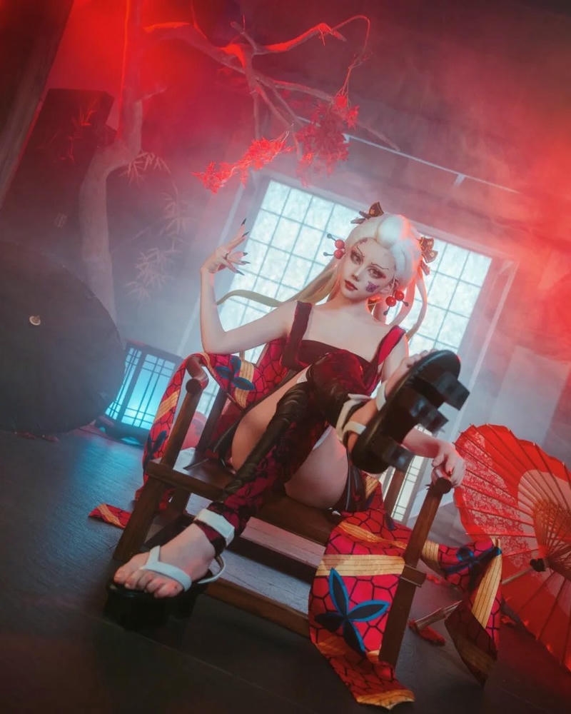 Mẫu cosplay Daki với diện mạo kiêu sa
