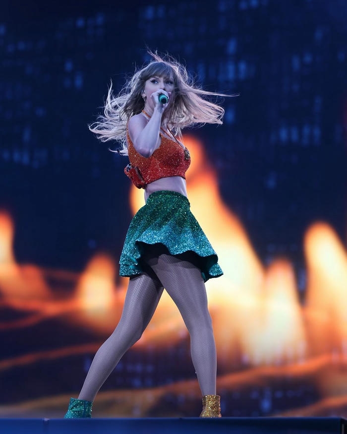 Taylor Swift sexy có diện mạo quyến rũ tinh tế